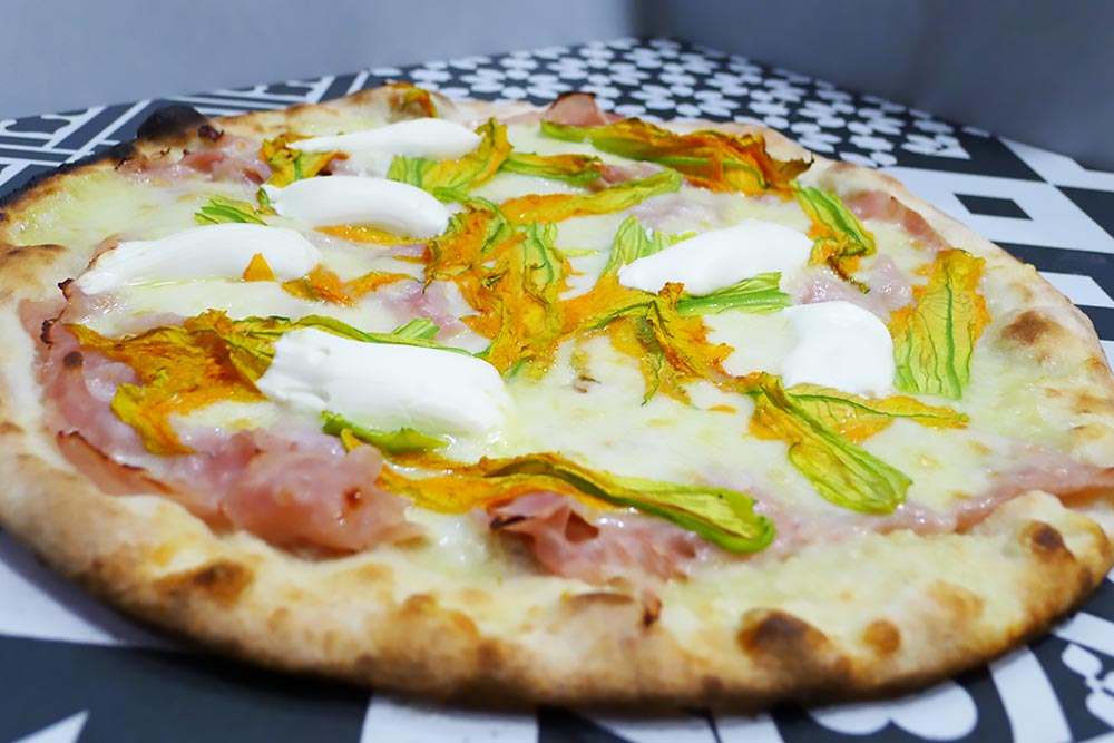 Pizzeria la Lievita pizza a domicilio e da asporto fiori di zucca, cotto e stracchino