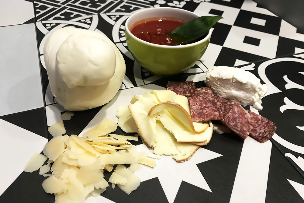 Pizzeria la Lievita pizza a domicilio e da asporto calzone napoletano ingredienti