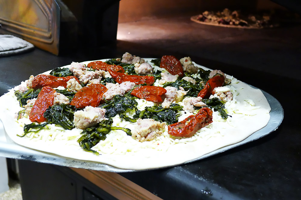 Pizzeria la Lievita pizza a domicilio e da asporto cicoria e salsiccia da infornare